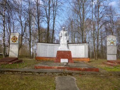 Братская могила советских воинов и партизан, погибших в 1943 г. в боях с немецко-фашистскими захватчиками