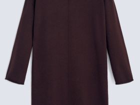 Вязаное платье свободного кроя с воротником-стойкой