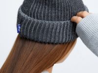 Вязаная шапка из коллаборации с maneken