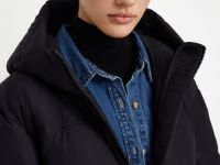 Утепленное пальто с капюшоном