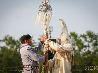 Символ Ысыаха Олонхо передан Олекминскому району