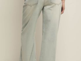 Широкие джинсы со средней посадкой