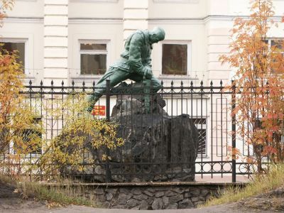 Памятник трудовой славы строителям Северного флота