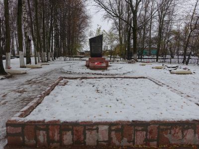 Братское кладбище воинов Советской Армии, погибших в 1941-1944 гг.