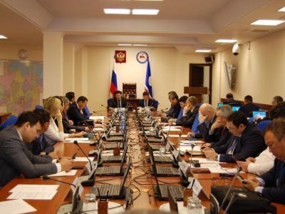 О трудностях и приоритетах. Реформу обращения с отходами обсудили с главами районов Якутии