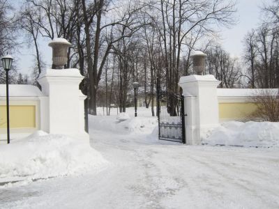 Ворота главного въезда