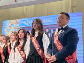 В Якутске начались последние звонки для выпускников