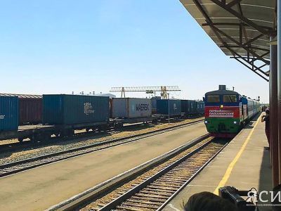 На станции Нижний Бестях встретили первый пассажирский поезд