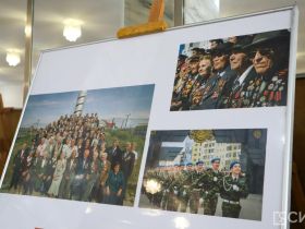 В Якутске проходит выставка «Парад в объективе ЯСИА: летопись Победы»