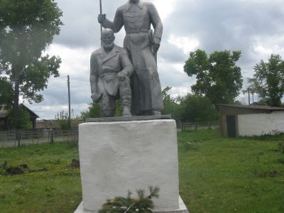 Братская могила погибших партизан