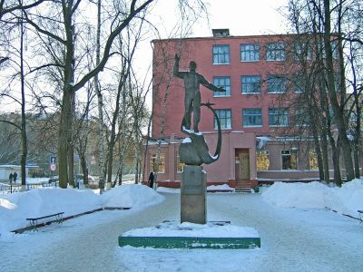 Здание ремесленного училища, где в 1948-1951 гг. учился первый в мире космонавт, Герой Советского Союза Гагарин Юрий Алексеевич