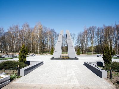 Братская могила советских воинов, погибших при взятии города Фридланда в январе 1945 года