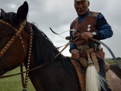 Тренер, столяр, лучник и коневод: Энтузиаст Петр Неустроев о своем необычном хобби