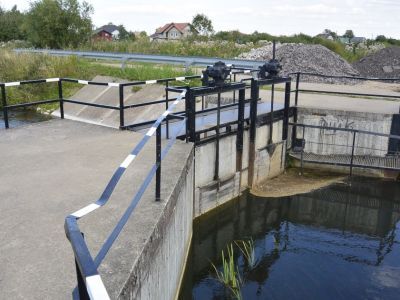 Подпорный шлюз Старопетергофского канала у Церковного пруда