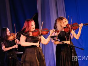 Государственные награды вручили работникам культуры Якутии