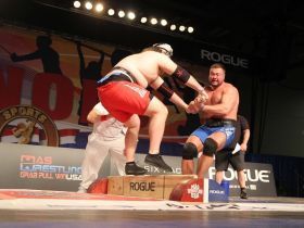 Улисс Пейн III одержал убедительную победу в турнире по мас-рестлингу в США