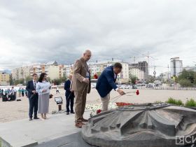 В Якутске юные дипломаты почтили память героев Великой Отечественной войны