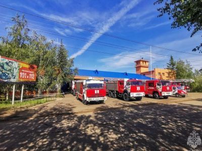 Архиепископ Якутский и Ленский Роман освятил пожарную технику в Мирном