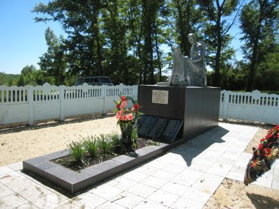 Братская могила воинов, погибших в 1941 - 1943 гг.