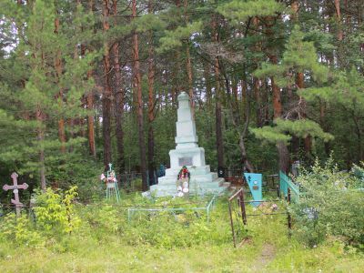 Братская могила воинов, умерших от ран в госпитале с. Багаряк в период Великой Отечественной войны в 1941-1943 гг.