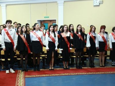 Выпускников городской классической гимназии Якутска поздравили с последним звонком
