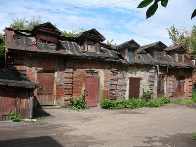 Каретный сарай и конюшни