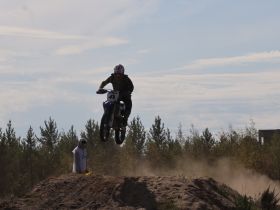 В Кысыл-Сыре прошли соревнования по мотокроссу