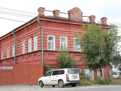 2-х этажный кирпичный особняк