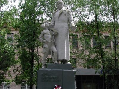Памятник чекисту Б.К.Домбровскому