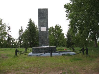 Братская могила борцов, погибших за установление Советской власти на Обь-Иртышском Севере