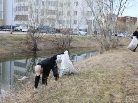 В Якутске более тысячи студентов вышли на субботник в память о бойце СВО