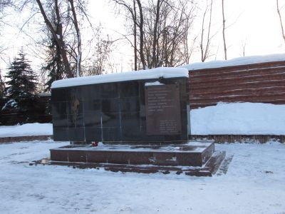 Братская могила первых членов Гусевского Союза молодежи