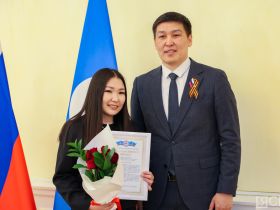 В Якутии отметили День радио и наградили работников связи