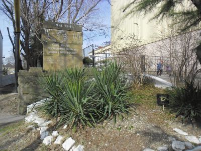 Памятный знак ученикам, погибшим в годы Великой Отечественной войны