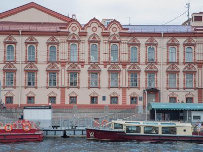 Центральная городская публичная библиотека им. В. В. Маяковского. Главное здание на Фонтанке