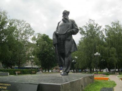 Памятник Л.Н.Толстому