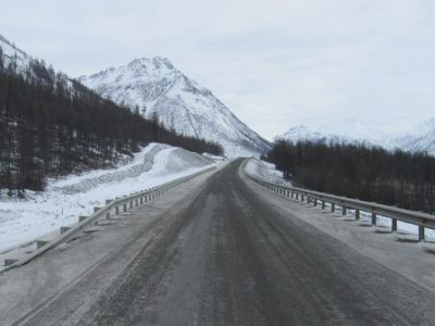 Техника Упрдор «Вилюй» продолжает расчистку повторно сошедшей лавины на трассе «Колыма»