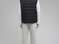 Стеганый пуховый жилет