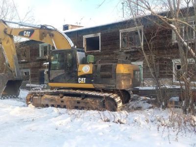 В Якутске при сносе дома повредили линию электропередачи