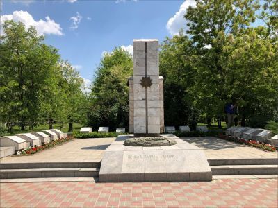 Братская могила советских воинов, погибших в период Сталинградской битвы