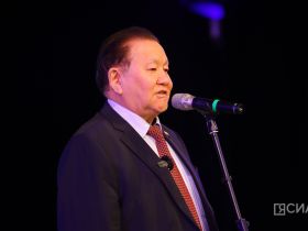 На открытии Декады Олонхо наградили лучших носителей традиционной культуры