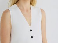 Жилет на пуговицах, Белый