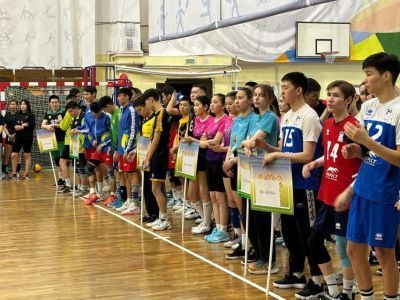 В Якутске стартовали соревнования по волейболу среди клубных команд