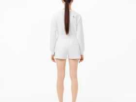 Женские однотонные шорты Lacoste