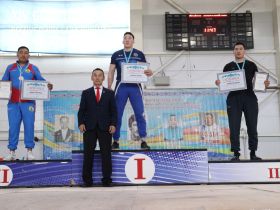 Международный турнир по мас-рестлингу в Якутии запомнился сенсациями