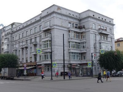 Дом жилой с магазином