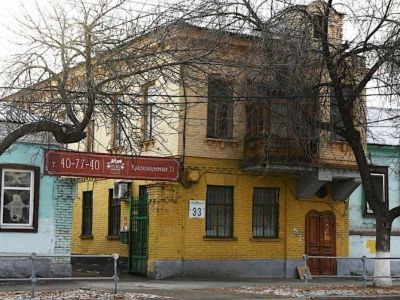 Усадьба Черногоровых. Дом жилой с въездными воротами и межевой стеной