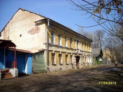 Образец жилой и хозяйственной застройки набережной