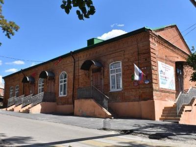 Здание торгово-акционерного общества - (станичный банк)