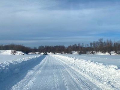 Дорожники обеспечили проезд по автозимнику в Кобяйском улусе Якутии